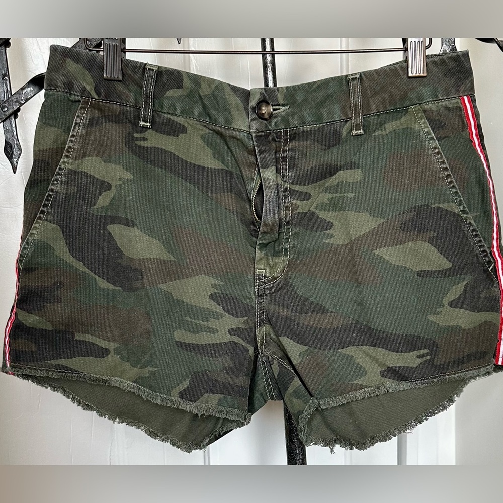 Sundry camouflage shorts